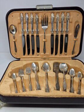 54 Piece Oneida Community Evening Star SILVERPLATE Flatware Set In Bakelite Case